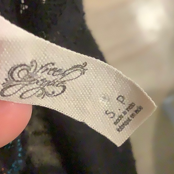 Free People Boho Embroidered Top w/elastic bottom - Picture 7 of 8